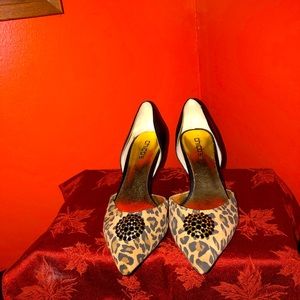 Stylish Leopard Print Small Heels with a Broach
